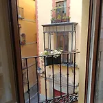 Cristo Del Rocio - Parking Gratis
